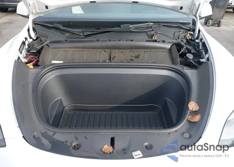 2023 Tesla Model Y Awd/Long Range Dual Motor All-Wheel Drive z USA, uszkodzony, nr VIN 7SAYGDEE7PF631224